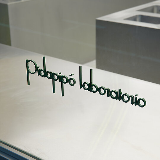 Interior photograph of Pidapipó Laboratorio by Sean Fennessy