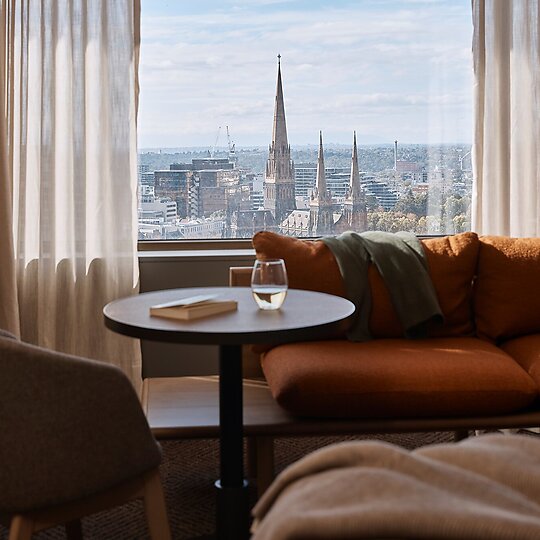 Interior photograph of Rydges Melbourne by Terence Chin